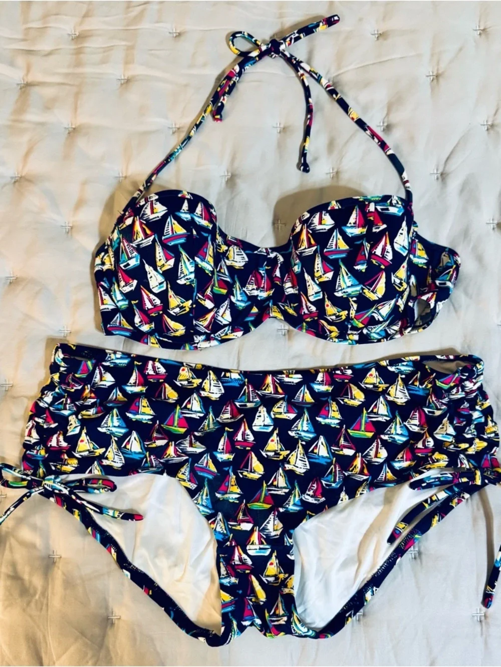 EUC Victoria Secret’s Sailboat Bikini Top (34D)